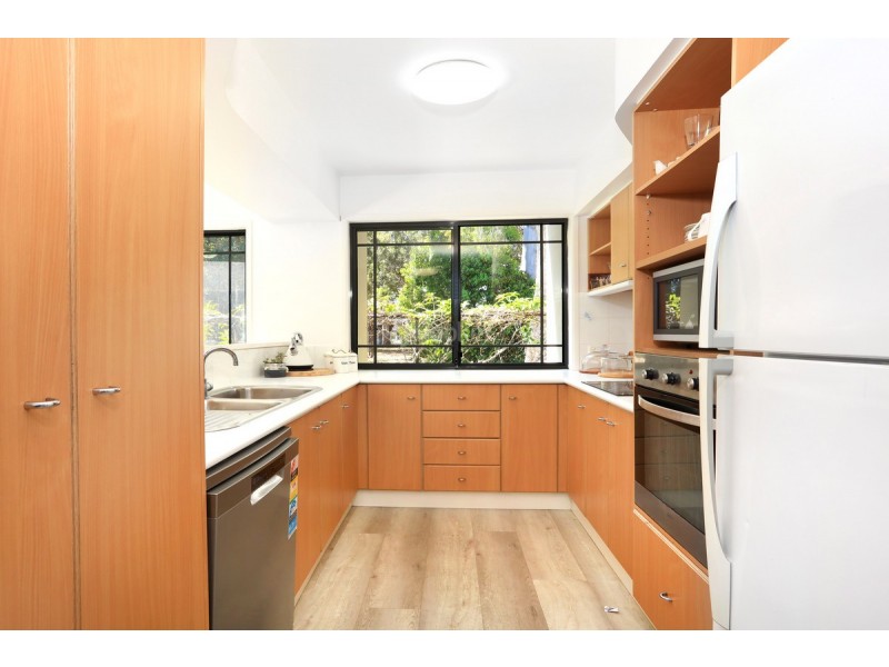 8 Zac Avenue, Coombabah QLD 4216