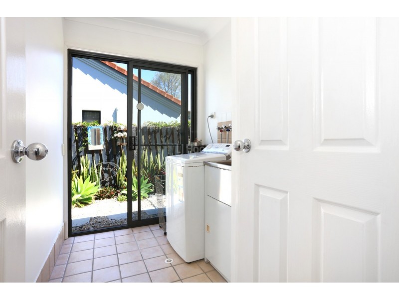 8 Zac Avenue, Coombabah QLD 4216