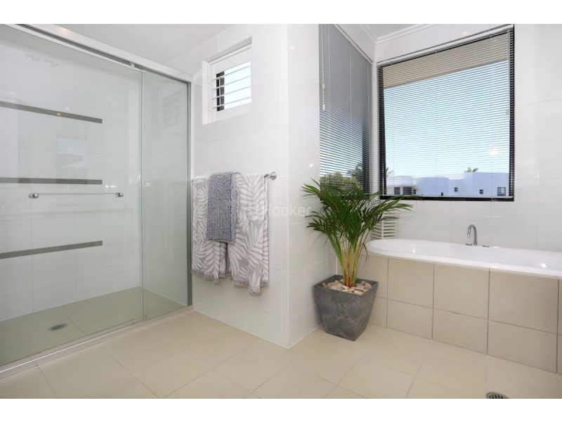 6091 Lugano Drive, Hope Island QLD 4212