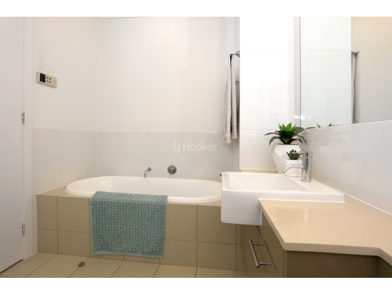 6091 Lugano Drive, Hope Island QLD 4212