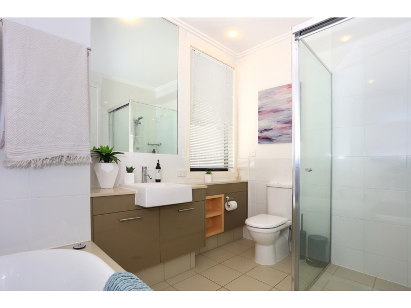 6091 Lugano Drive, Hope Island QLD 4212