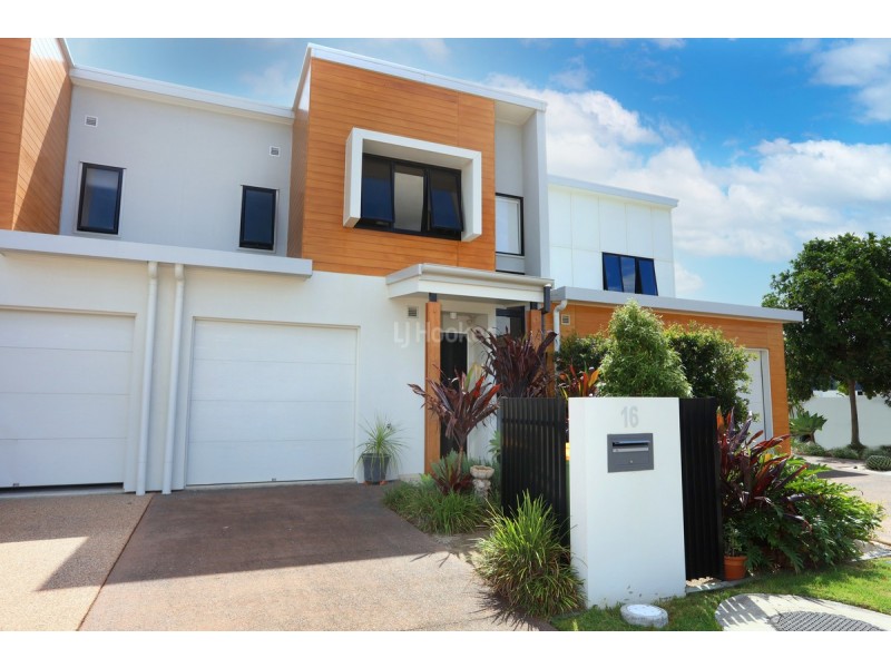 16 Sorrento Street, Hope Island QLD 4212