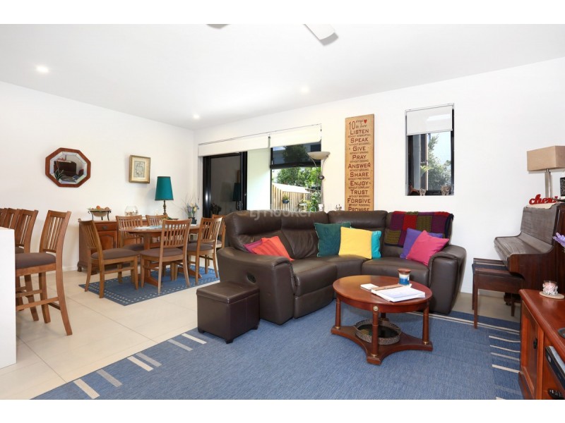 16 Sorrento Street, Hope Island QLD 4212