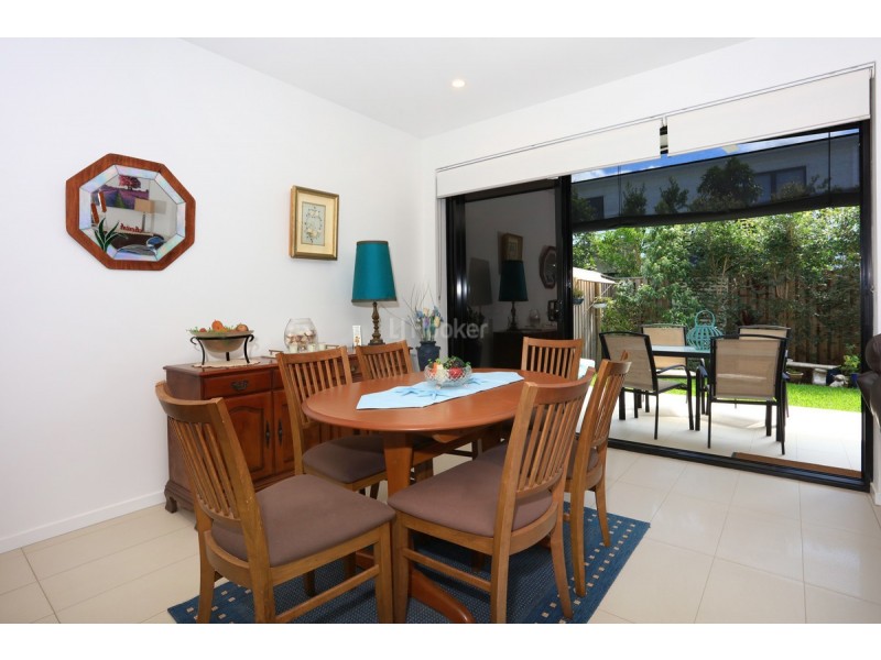 16 Sorrento Street, Hope Island QLD 4212