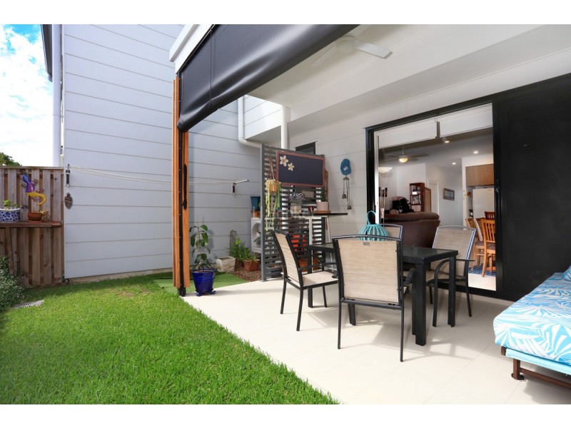16 Sorrento Street, Hope Island QLD 4212