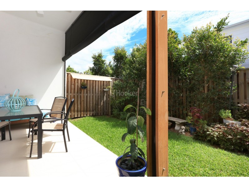 16 Sorrento Street, Hope Island QLD 4212