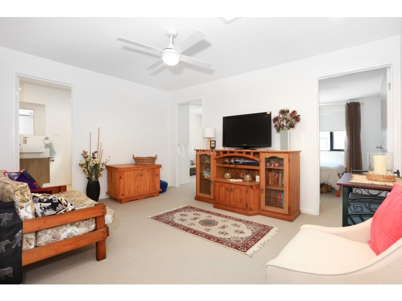 16 Sorrento Street, Hope Island QLD 4212