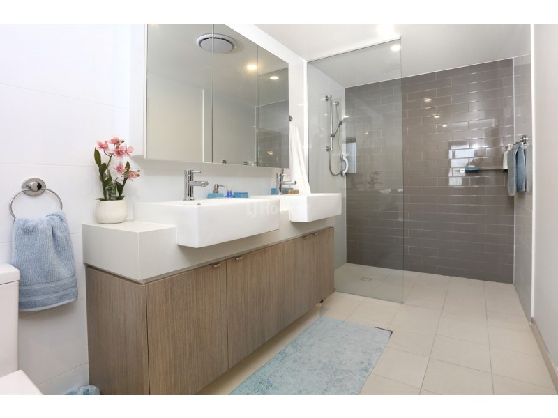 16 Sorrento Street, Hope Island QLD 4212