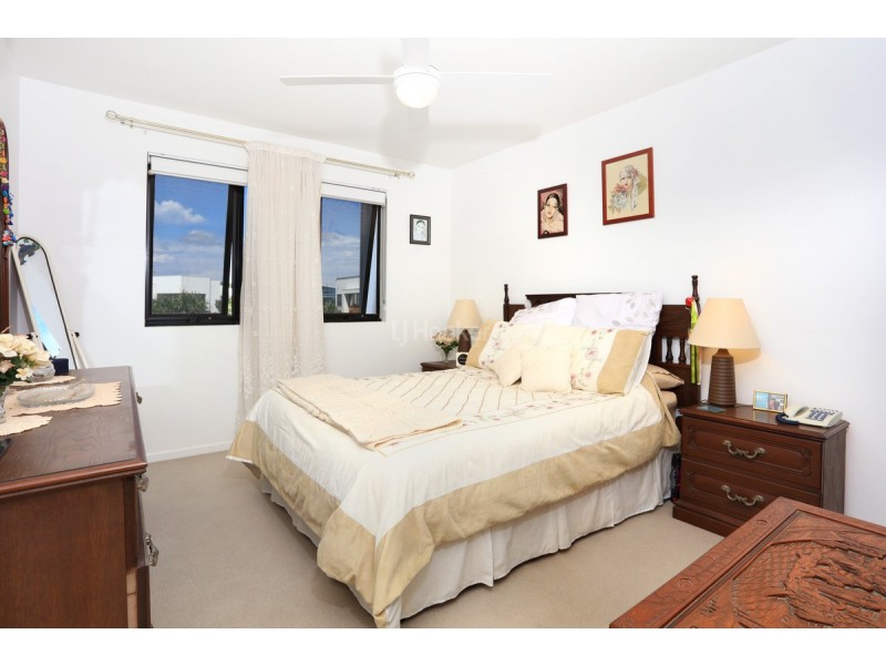 16 Sorrento Street, Hope Island QLD 4212