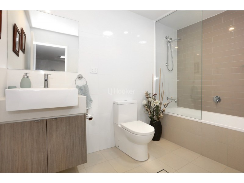 16 Sorrento Street, Hope Island QLD 4212