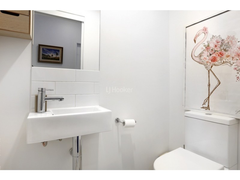 16 Sorrento Street, Hope Island QLD 4212