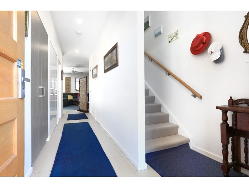 16 Sorrento Street, Hope Island QLD 4212