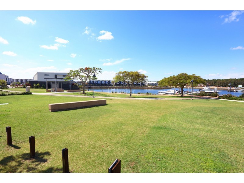 16 Sorrento Street, Hope Island QLD 4212