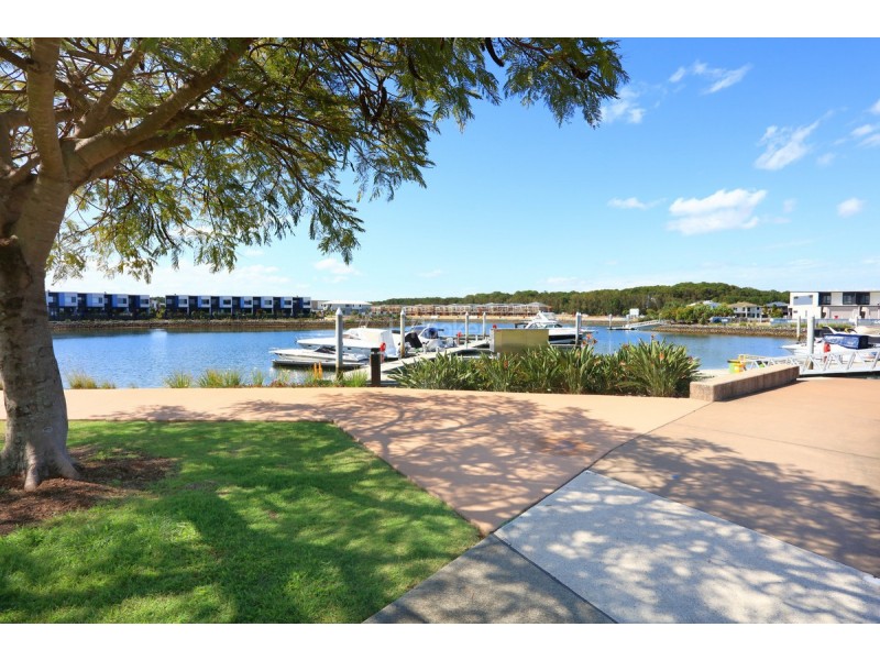 16 Sorrento Street, Hope Island QLD 4212