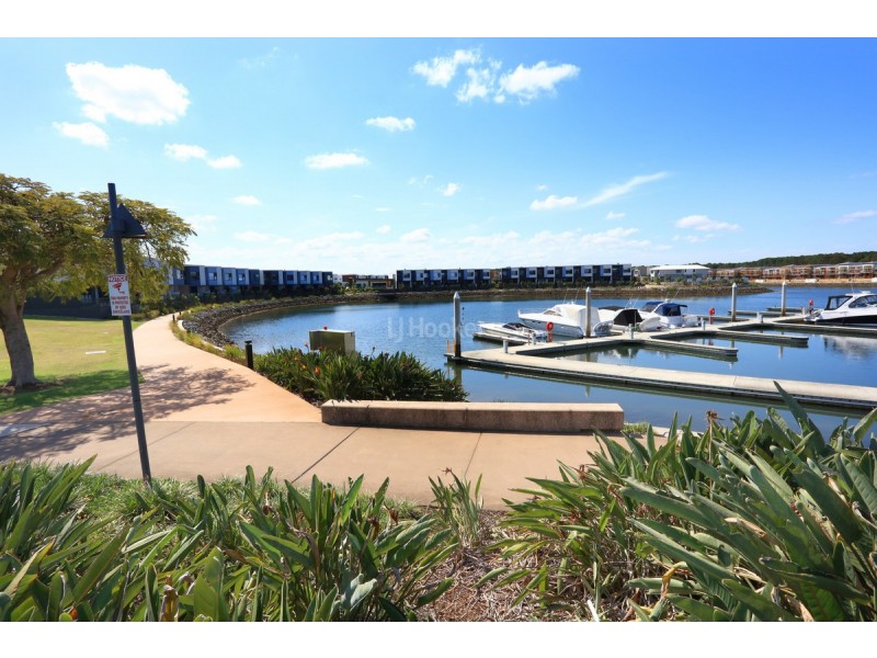 16 Sorrento Street, Hope Island QLD 4212