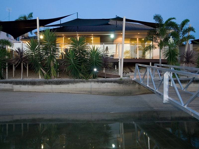 26 Seaspray Street, Paradise Point QLD 4216