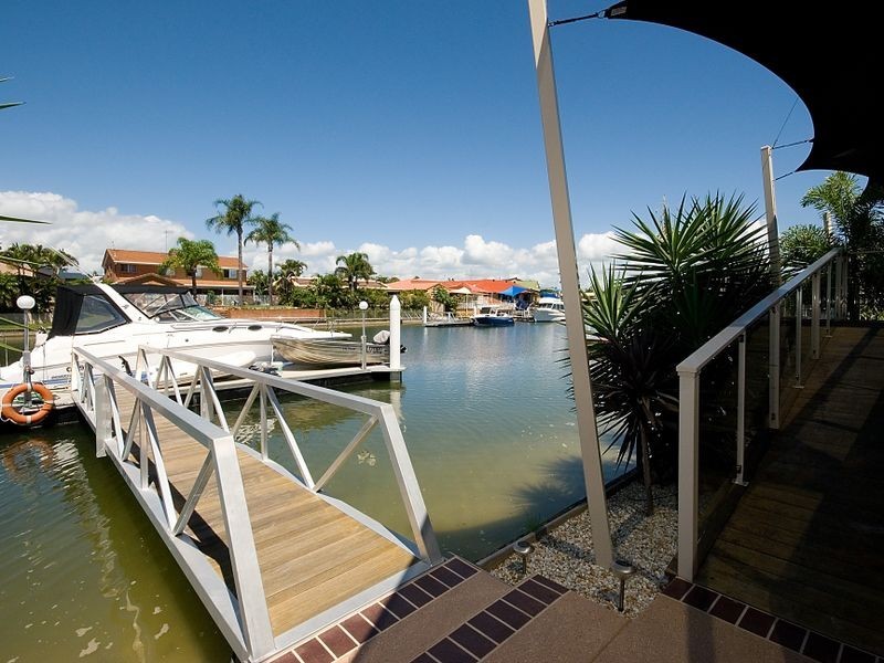 26 Seaspray Street, Paradise Point QLD 4216