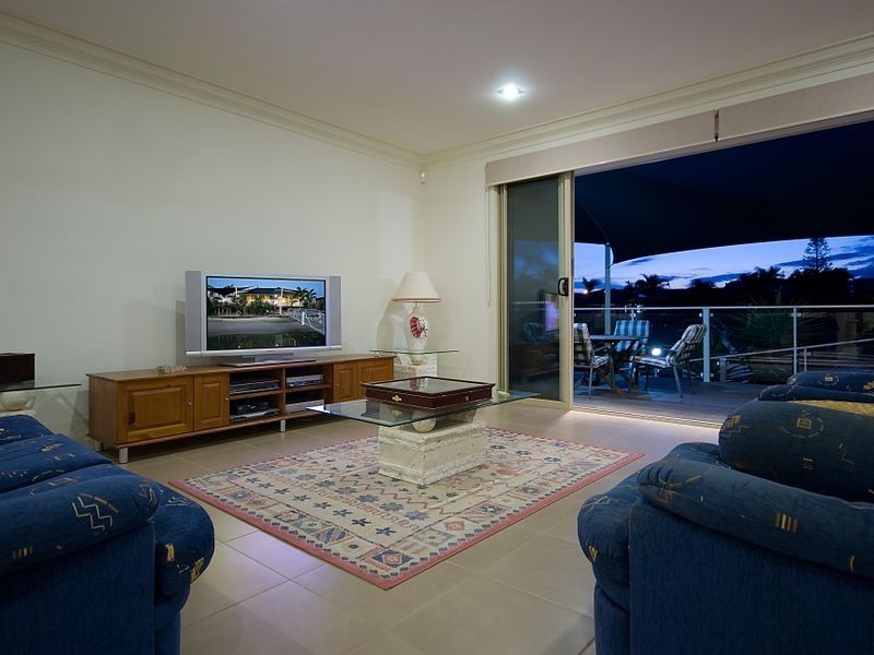 26 Seaspray Street, Paradise Point QLD 4216