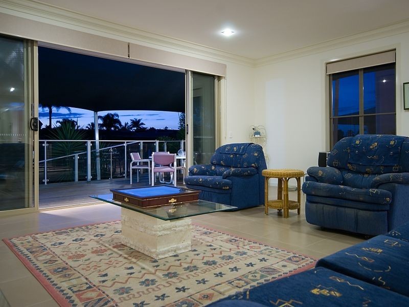 26 Seaspray Street, Paradise Point QLD 4216