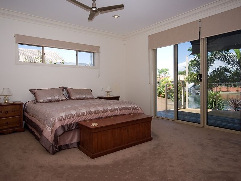 26 Seaspray Street, Paradise Point QLD 4216