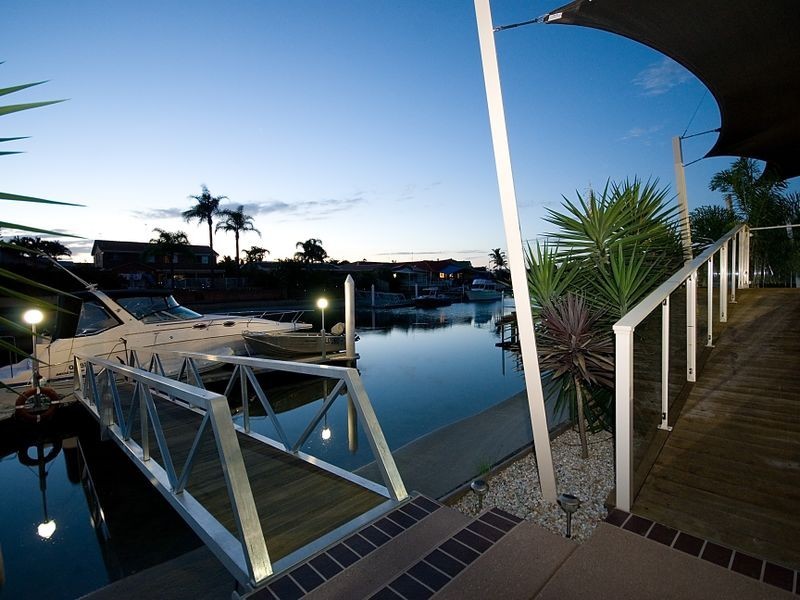 26 Seaspray Street, Paradise Point QLD 4216