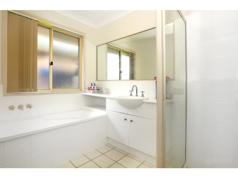 2/423 Oxley Drive, Runaway Bay QLD 4216