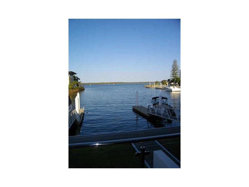 4/27-29 Madang Crescent, Runaway Bay QLD 4216