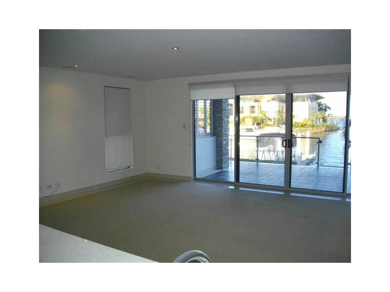 4/27-29 Madang Crescent, Runaway Bay QLD 4216