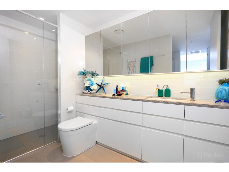 4203/2 Sunset Avenue, Paradise Point QLD 4216