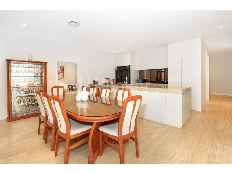 2492 The Parkway, Hope Island QLD 4212