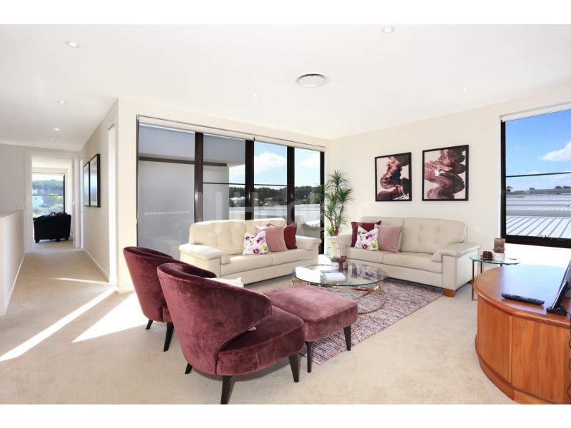 2492 The Parkway, Hope Island QLD 4212