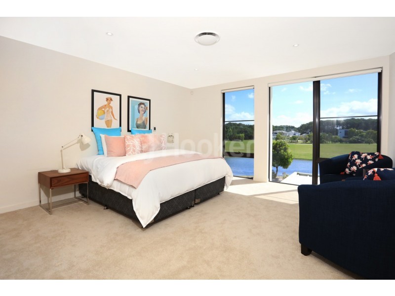 2492 The Parkway, Hope Island QLD 4212