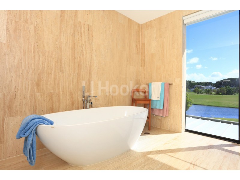 2492 The Parkway, Hope Island QLD 4212