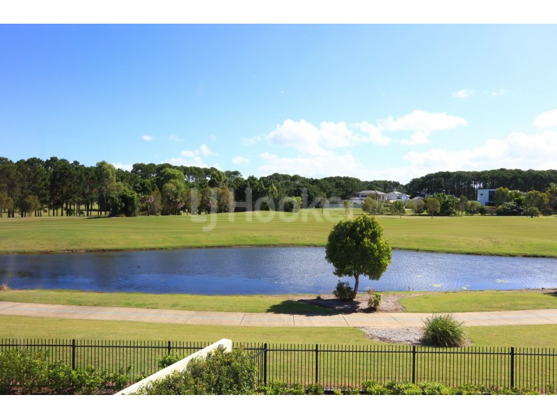 2492 The Parkway, Hope Island QLD 4212