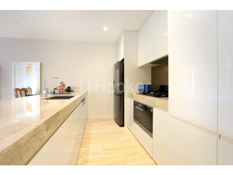 2492 The Parkway, Hope Island QLD 4212