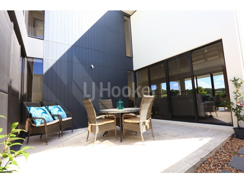2492 The Parkway, Hope Island QLD 4212