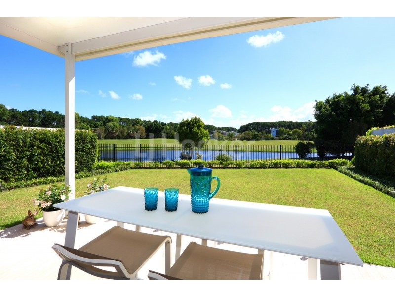 2492 The Parkway, Hope Island QLD 4212