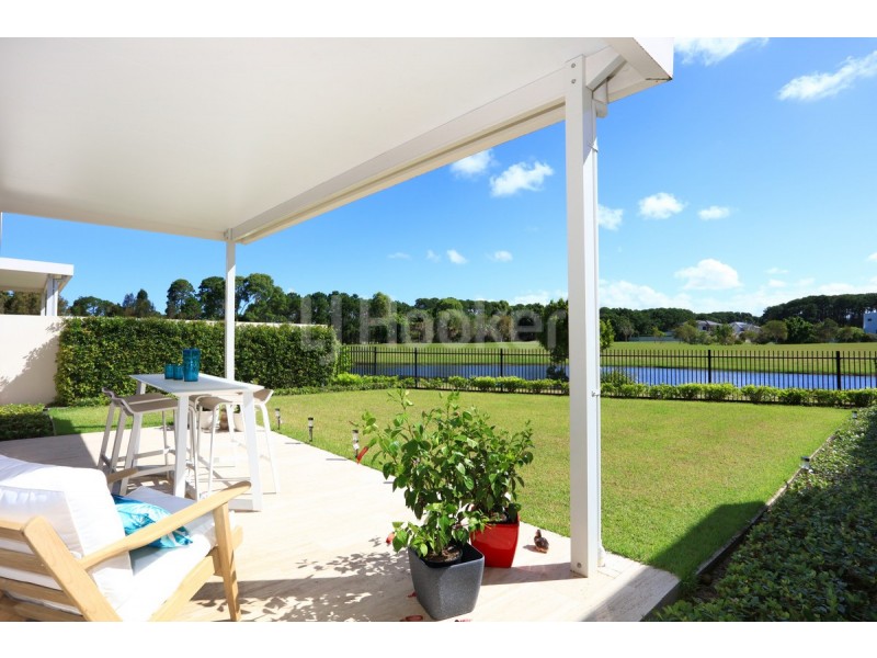 2492 The Parkway, Hope Island QLD 4212