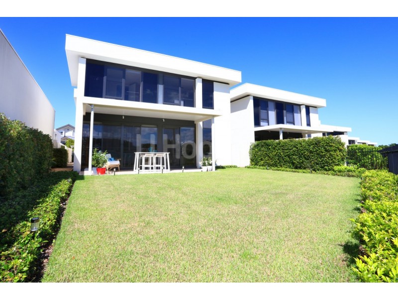 2492 The Parkway, Hope Island QLD 4212