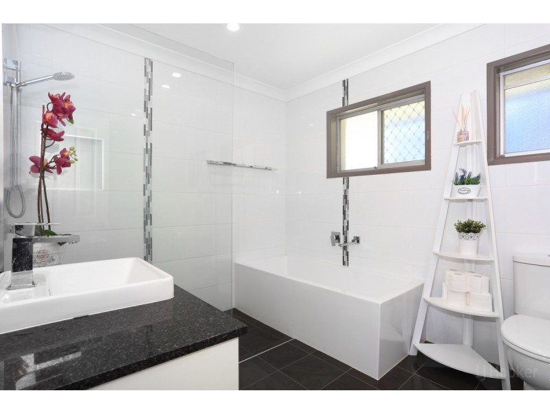 16 Hansford Road, Coombabah QLD 4216