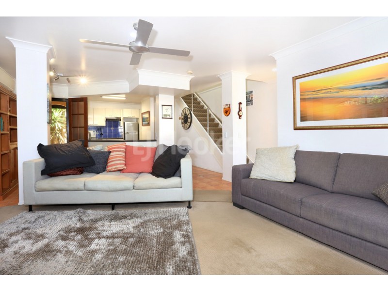 1/95 Pohlman Street, Southport QLD 4215