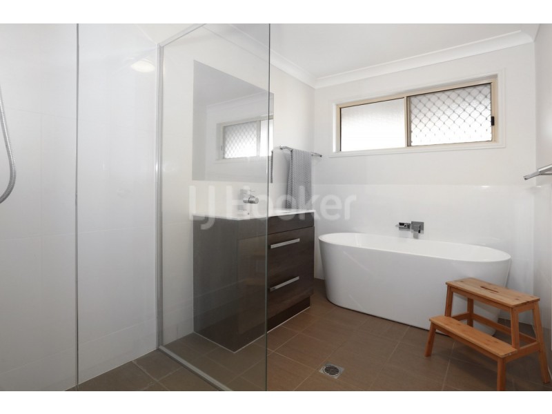 27 Numbat Court, Coombabah QLD 4216