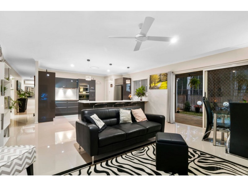 21 Siena Place, Coombabah QLD 4216