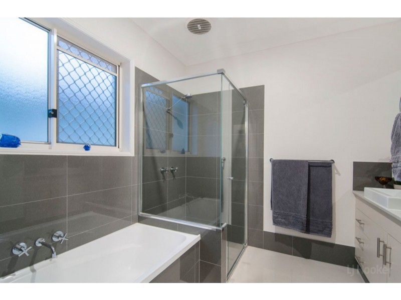 21 Siena Place, Coombabah QLD 4216