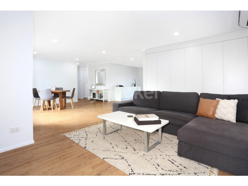 2/102 Kangaroo Avenue, Coombabah QLD 4216