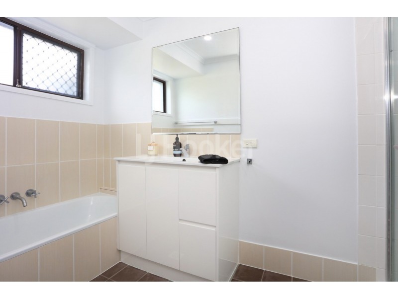 2/102 Kangaroo Avenue, Coombabah QLD 4216