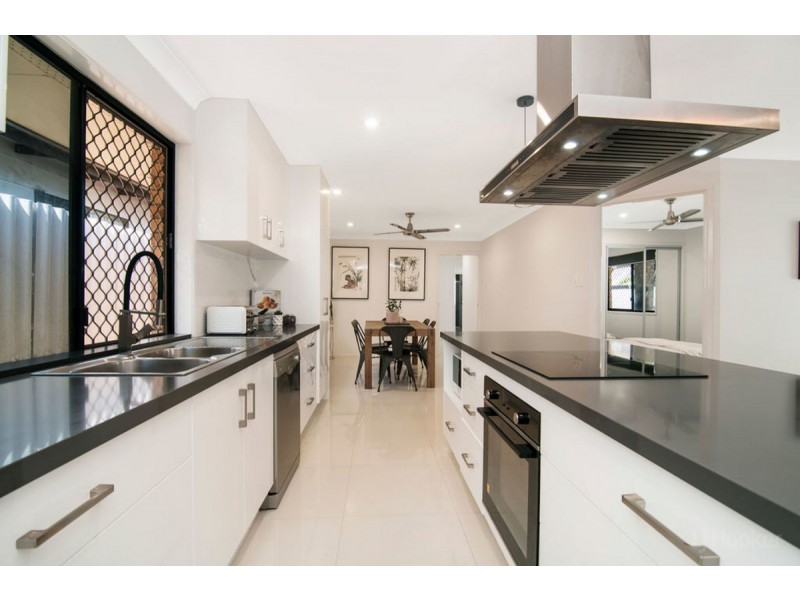 15 Bundarra Street, Coombabah QLD 4216