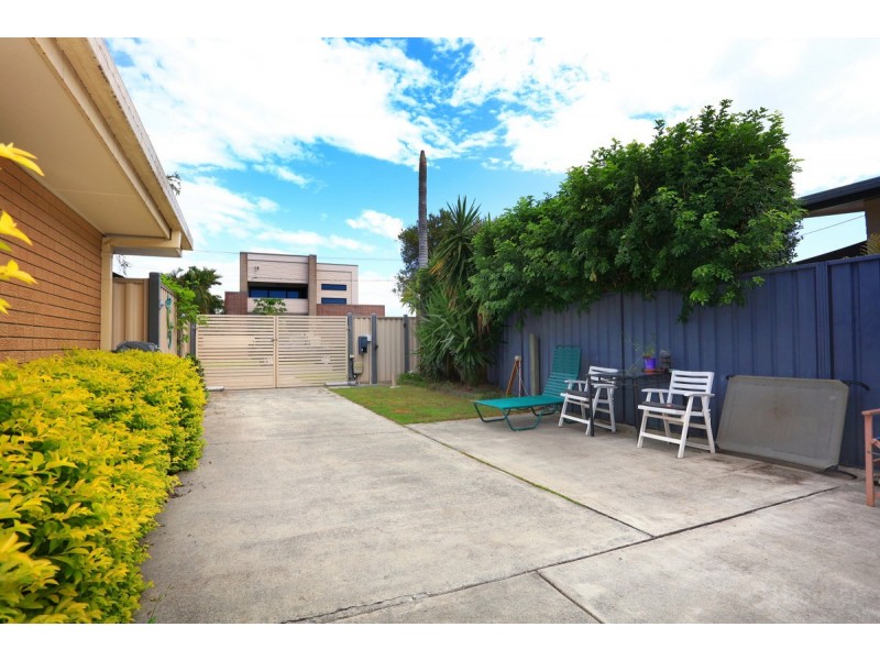 2/23 Victor Avenue, Paradise Point QLD 4216