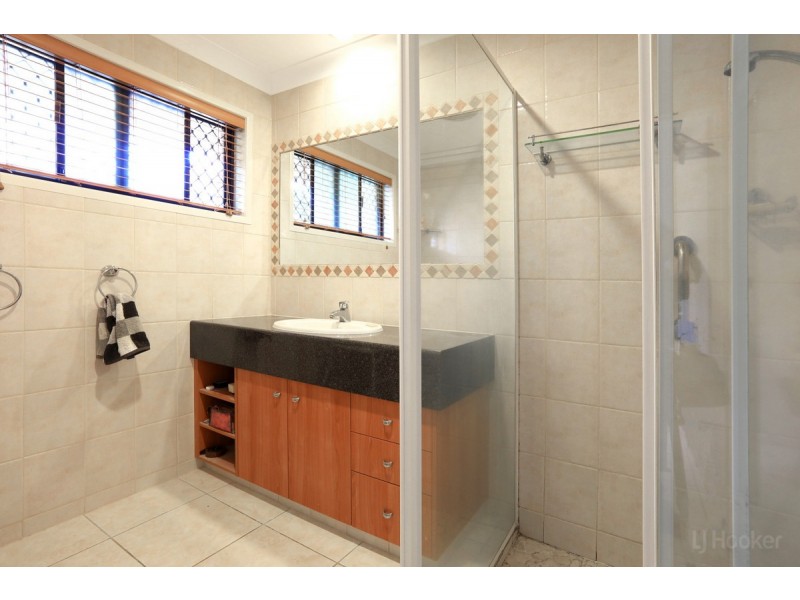 2/23 Victor Avenue, Paradise Point QLD 4216