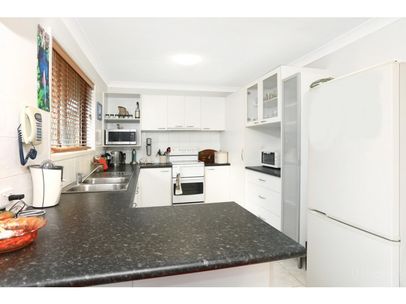 2/23 Victor Avenue, Paradise Point QLD 4216